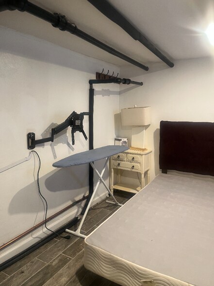 Building Photo - 573 E 93rd St