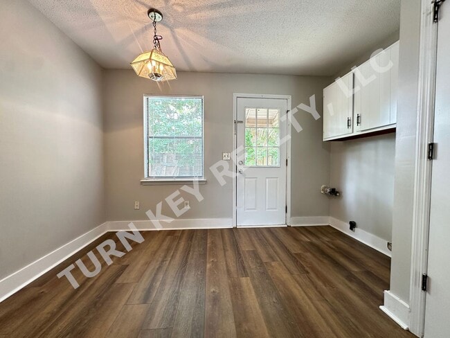 Building Photo - Condo for rent in Grayson Valley