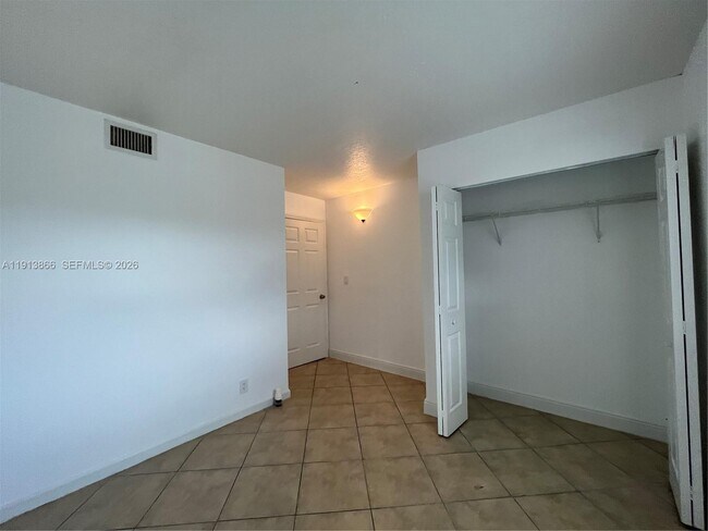 Building Photo - 3720 N Pine Island Rd