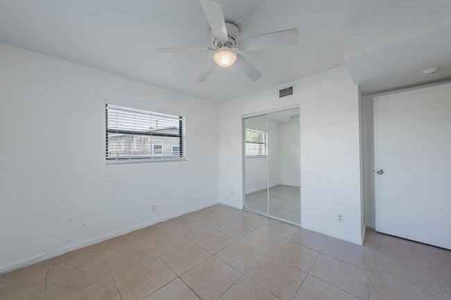 Building Photo - 8507 Sunset Dr