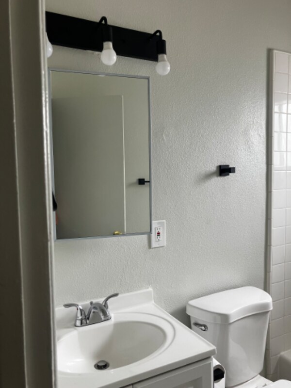 Building Photo - 730 S Eastern Ave