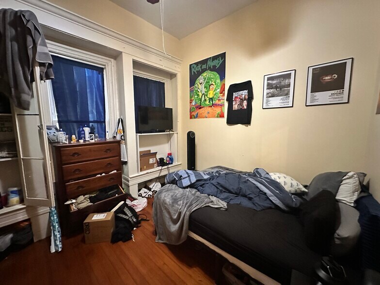 Building Photo - 135 Hillside St