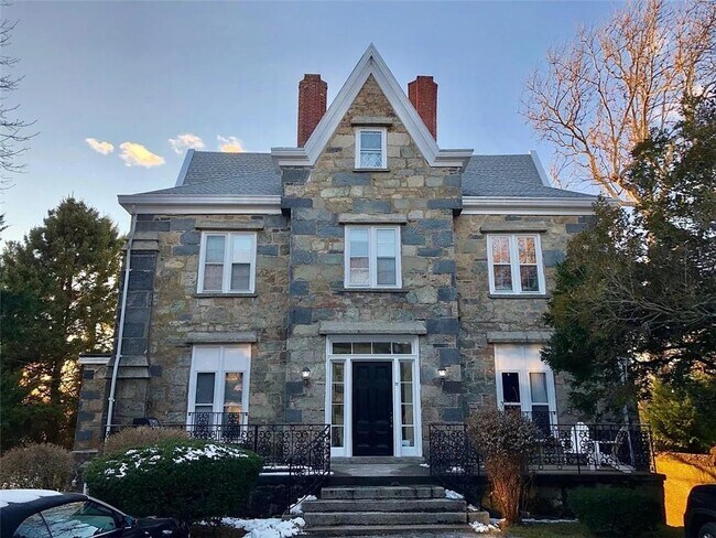 Building Photo - 77 Coggeshall Ave