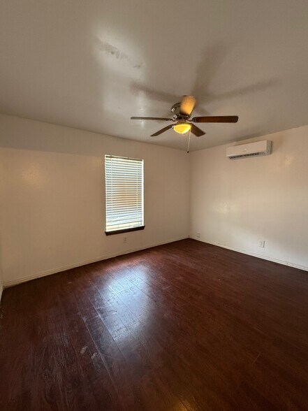 Building Photo - 707 W Malone Ave