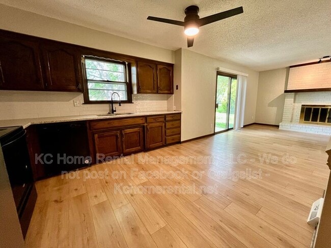 Building Photo - 3868 SW Harbor Dr