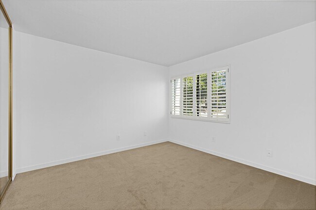 Building Photo - Beautiful Four Bedroom Two Story Home - UT...