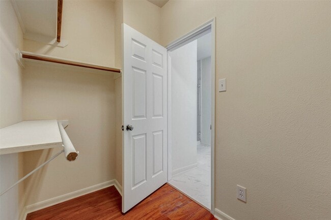 Building Photo - 26603 Summerbend Hollow Ln