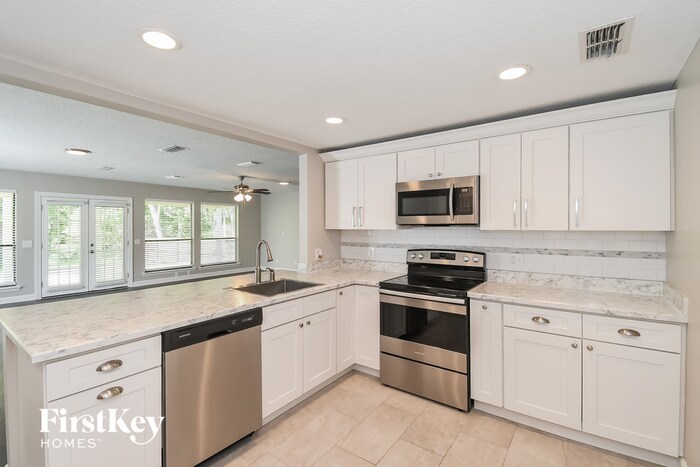 Building Photo - 8723 Bishopswood Dr