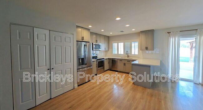 Building Photo - 2029 S Nina Cir