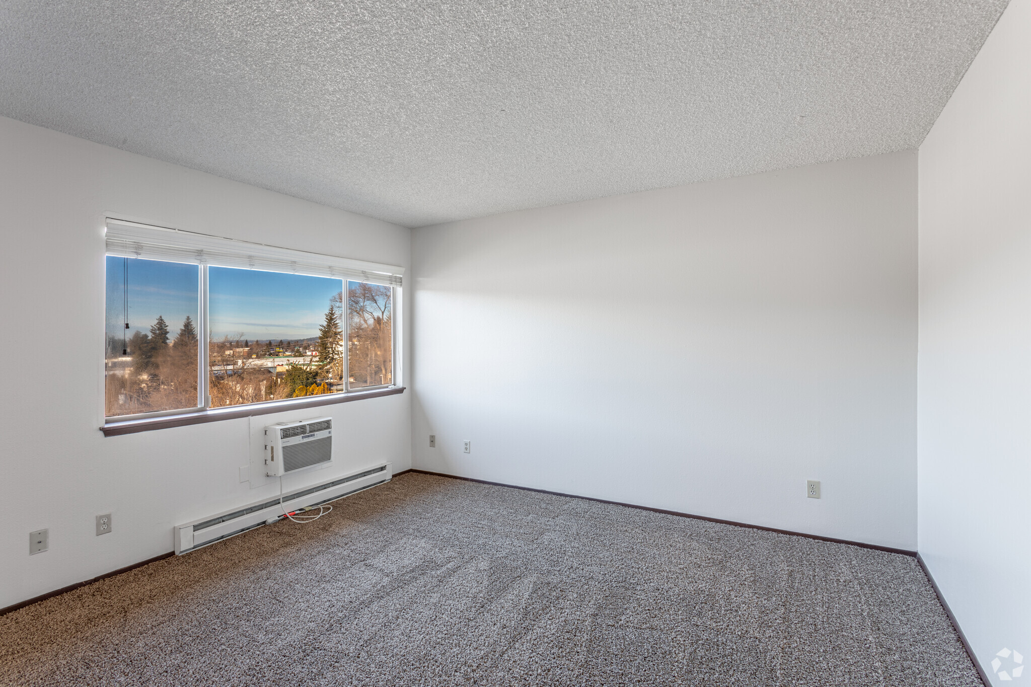 1BR, 1BA - 616SF - Alderwood Apartments