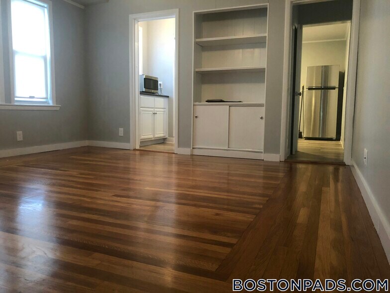 Building Photo - 60 Buzzell Ln