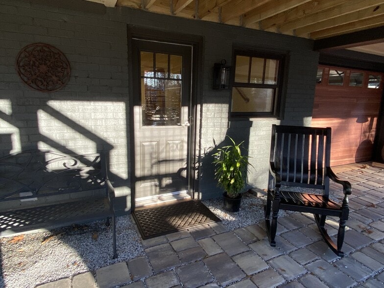 Building Photo - 402 Timber Ln