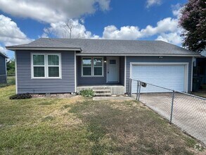 Building Photo - CENTRAL CITY TWO BEDROOM ONE BATH HOUSE!