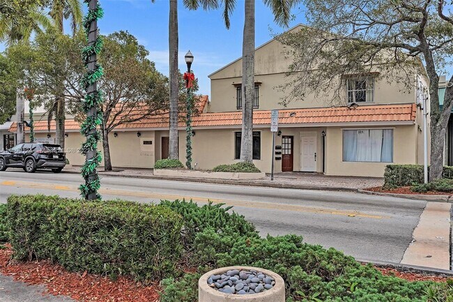 Building Photo - 313 N Krome Ave Residential Units