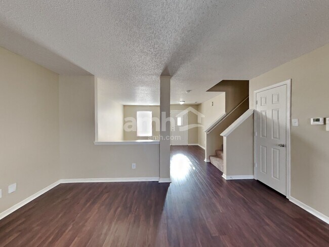 Building Photo - 10914 Cyrus Dr