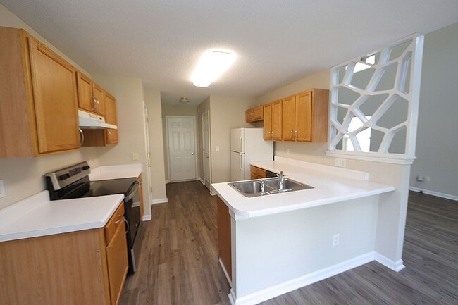 Building Photo - NW Raleigh Home w/ Fenced Backyard!