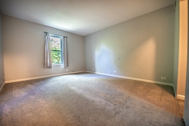 Building Photo - 5101 Carriage Way Dr