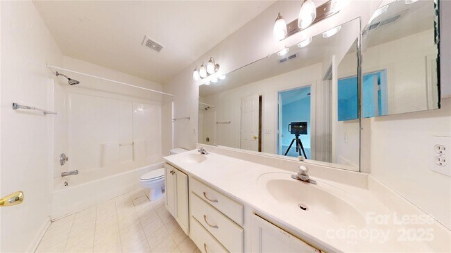 Building Photo - 1777 Forest Side Ln