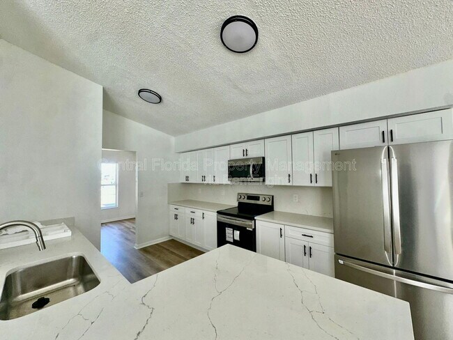 Building Photo - 3032 Bloomsbury Dr