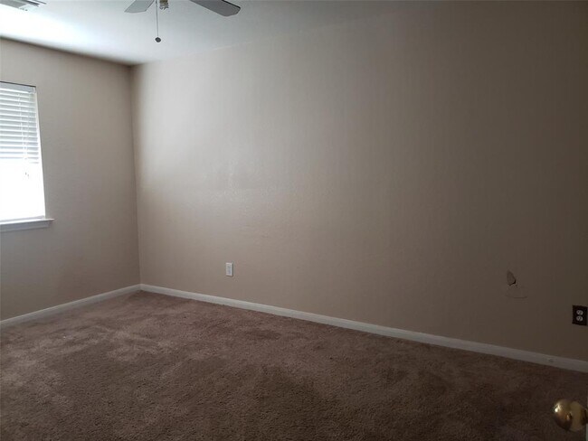 Building Photo - 110 Genesee Ridge Dr