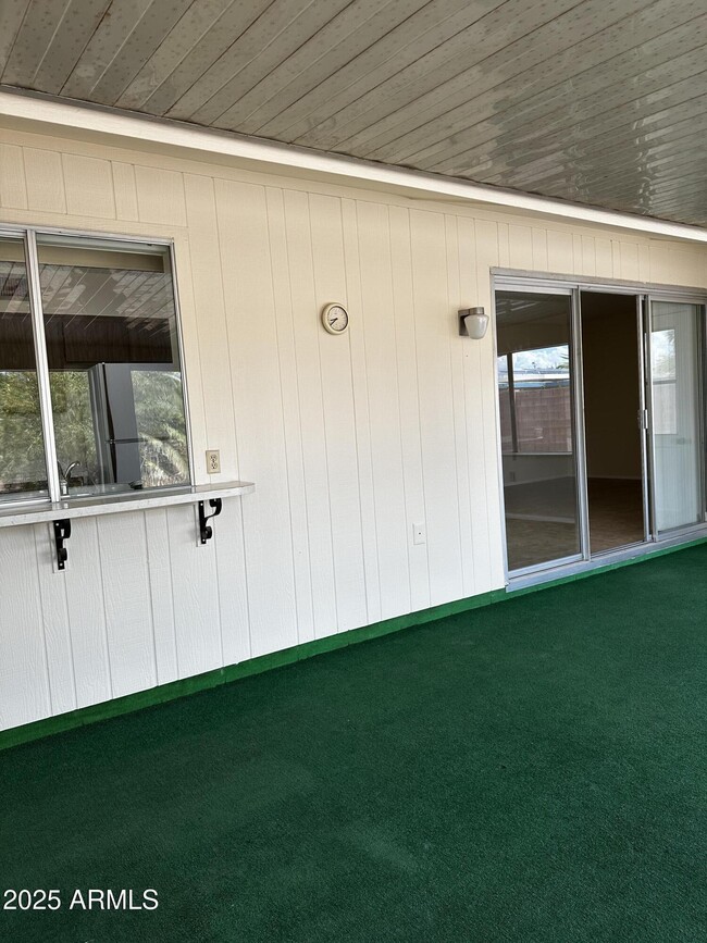 Building Photo - 9338 W Glen Oaks Cir N
