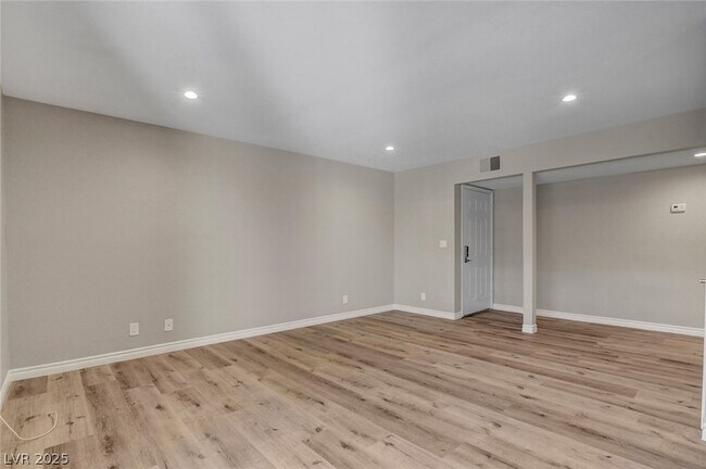 Building Photo - 5240 Indian River Dr