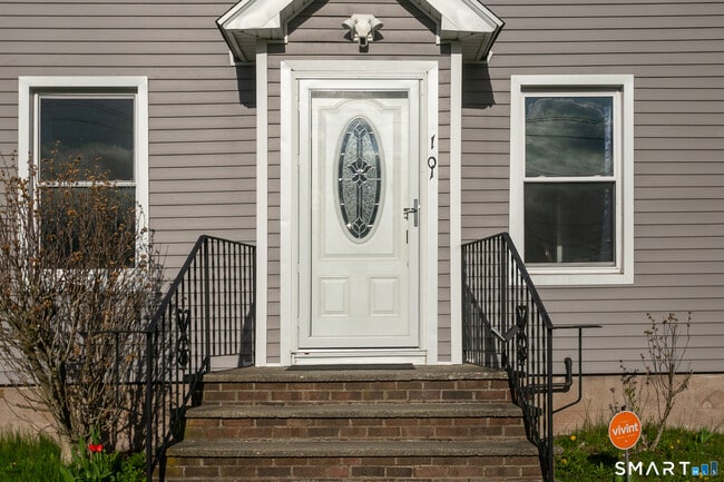 Building Photo - 101 Laurel St