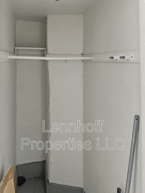 Building Photo - 82-86 South Broadway - 16A
