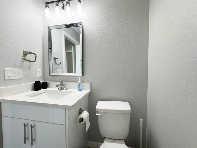 Building Photo - 6819 San Bruno Dr