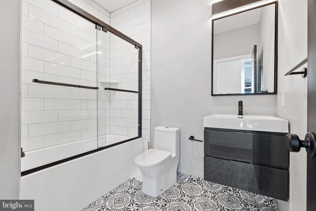 Building Photo - 2526 W Girard Ave