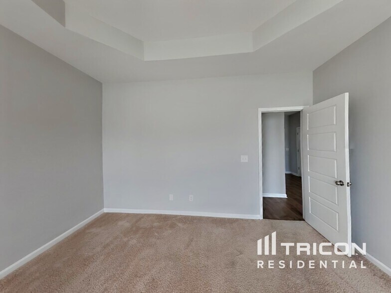 Building Photo - 917 Stokewood Pl