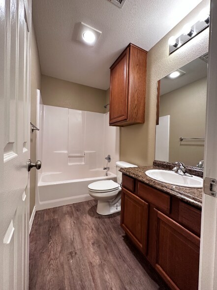 Building Photo - 5111 Graceland Dr