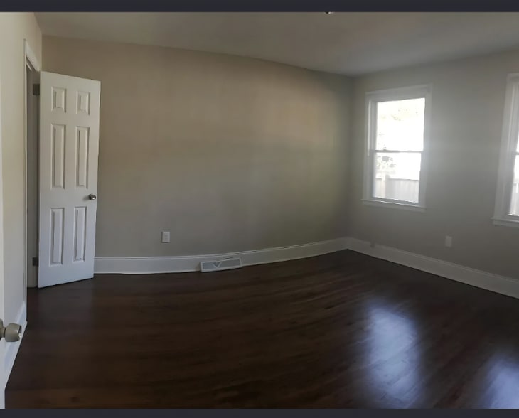 Building Photo - 3119 Eastwood Dr