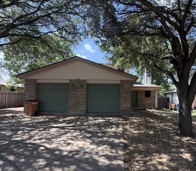 Building Photo - Ginder Properties2 (2906 Kestrel Dr)