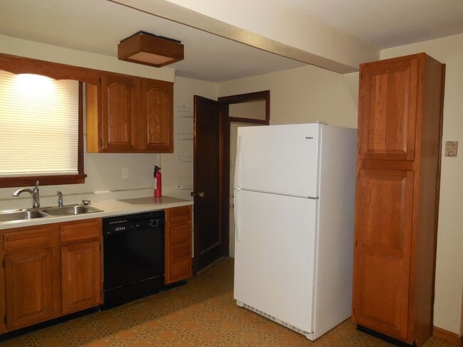 Building Photo - Two Bedroom House with Drive Under Garage!