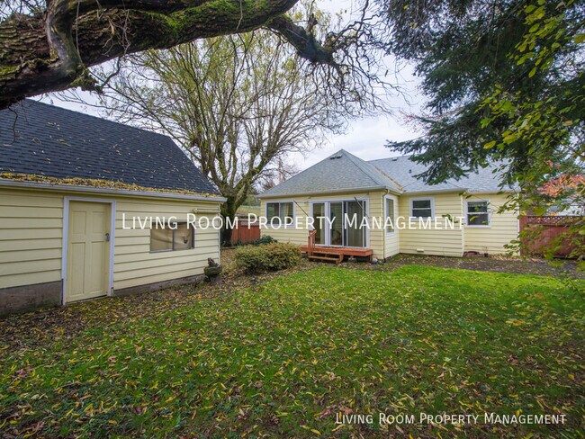 Building Photo - 3740 SE Tibbetts St