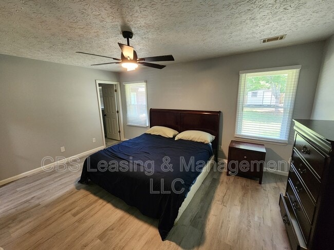 Building Photo - 5126 Stonegate Dr
