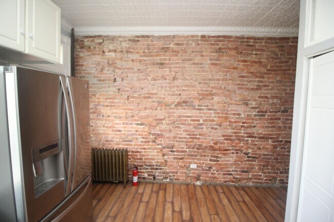 Building Photo - 2026/2027 JHU Off-campus Large 5bd/2.5ba home w/ Parking Spot! Available 6/9/26