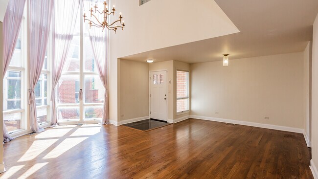 Building Photo - 5510 S Cornell Ave
