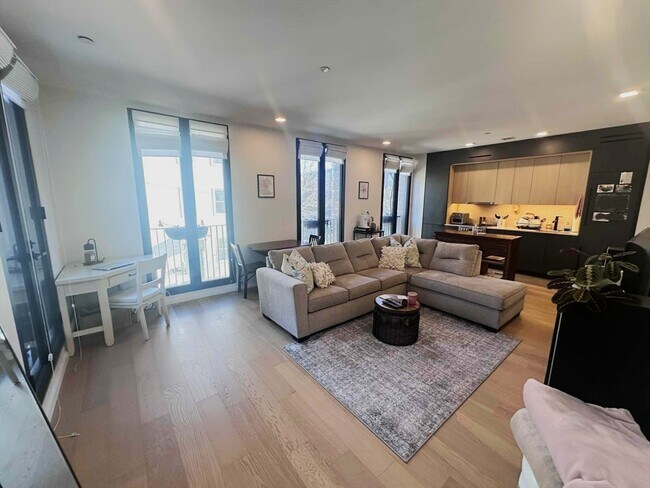 Building Photo - 9-11 Burney St