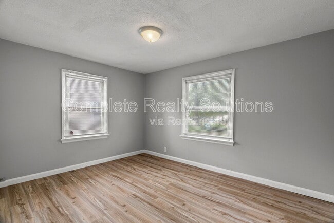 Building Photo - 7563 Haywood Dr