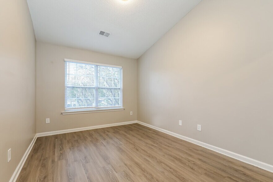 Building Photo - 348 Coral Cir