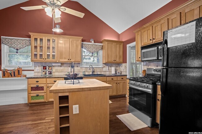 Building Photo - 144 Greenlawn Dr