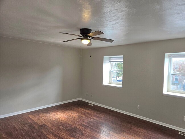 Building Photo - Move In Ready!!