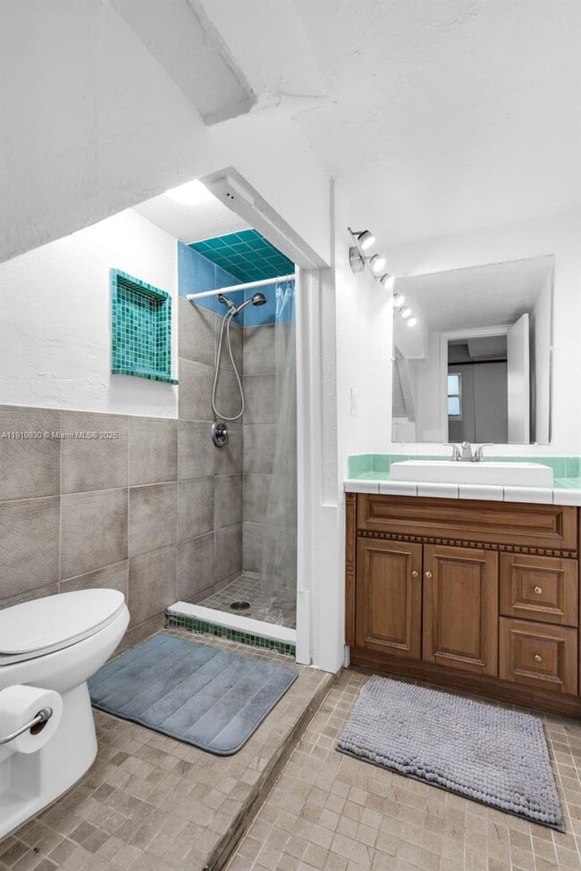 Building Photo - 176 NE 50th St