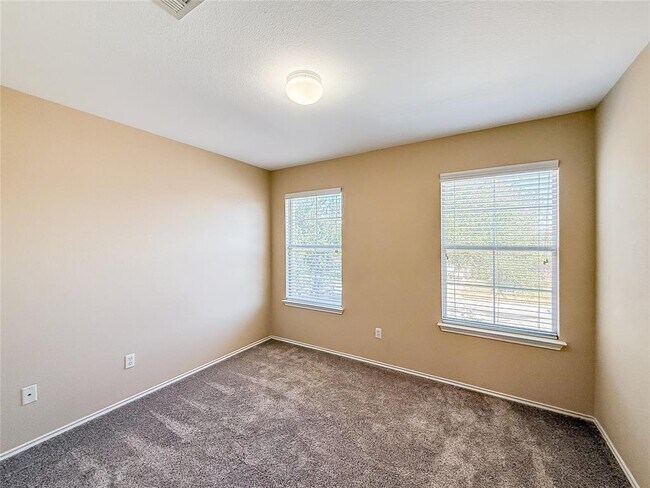 Building Photo - 909 Remington Dr