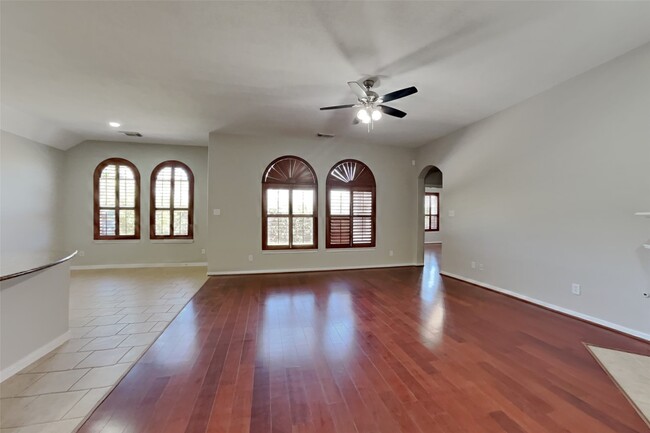 Building Photo - 20743 Oakhurst Park Dr