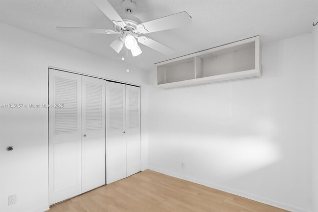 Building Photo - 10167 Twin Lakes Dr