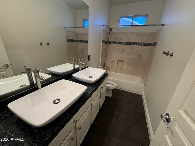 Building Photo - 1127 W Mesquite St