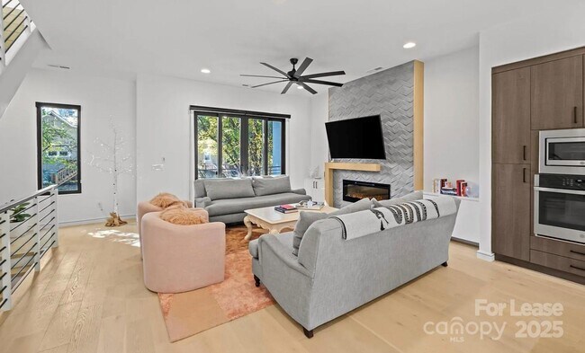 Building Photo - 2712 N Davidson St